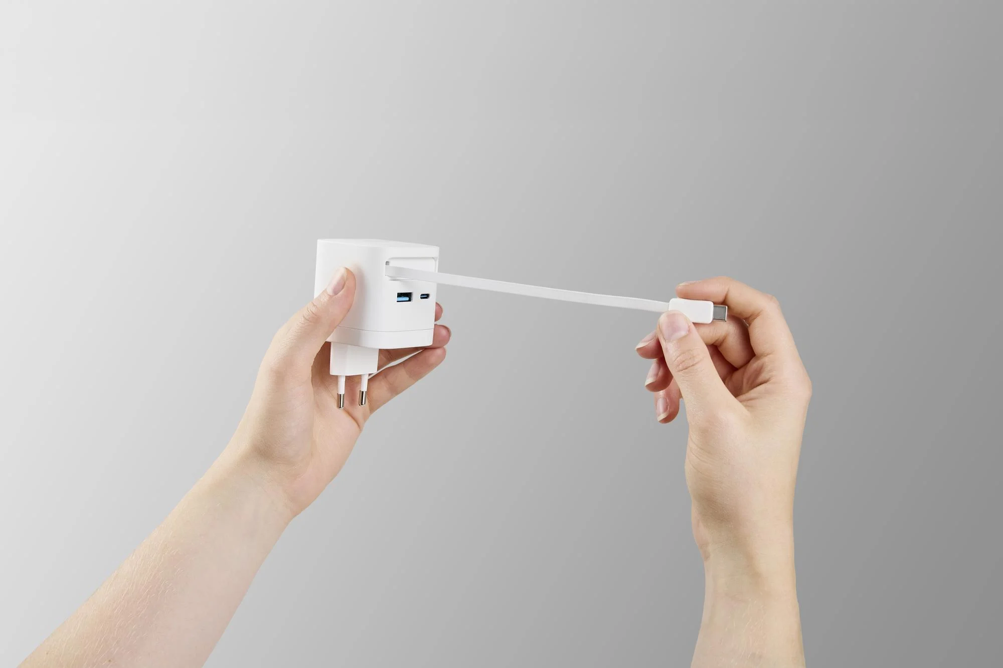 Intenso 65W USB-A/USB-C power adapter must